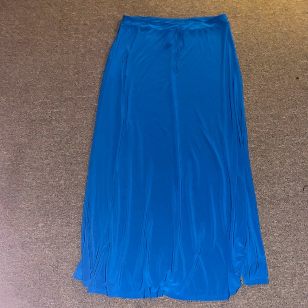 Sleeveless dress also can be worn as a skirt